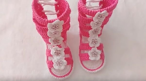 Analista mezcla Terapia DIY Gladiadoras tejidas a crochet para bebé - Patrones gratis