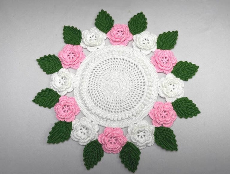 Centro de mesa con flores a crochet en 3D