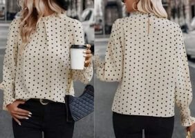 Blusa con pliegue en escote